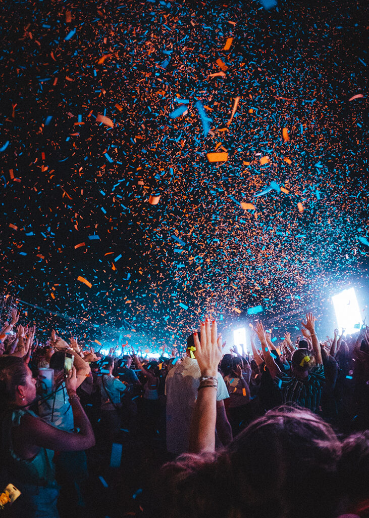 festival effets spéciaux scénique confettis